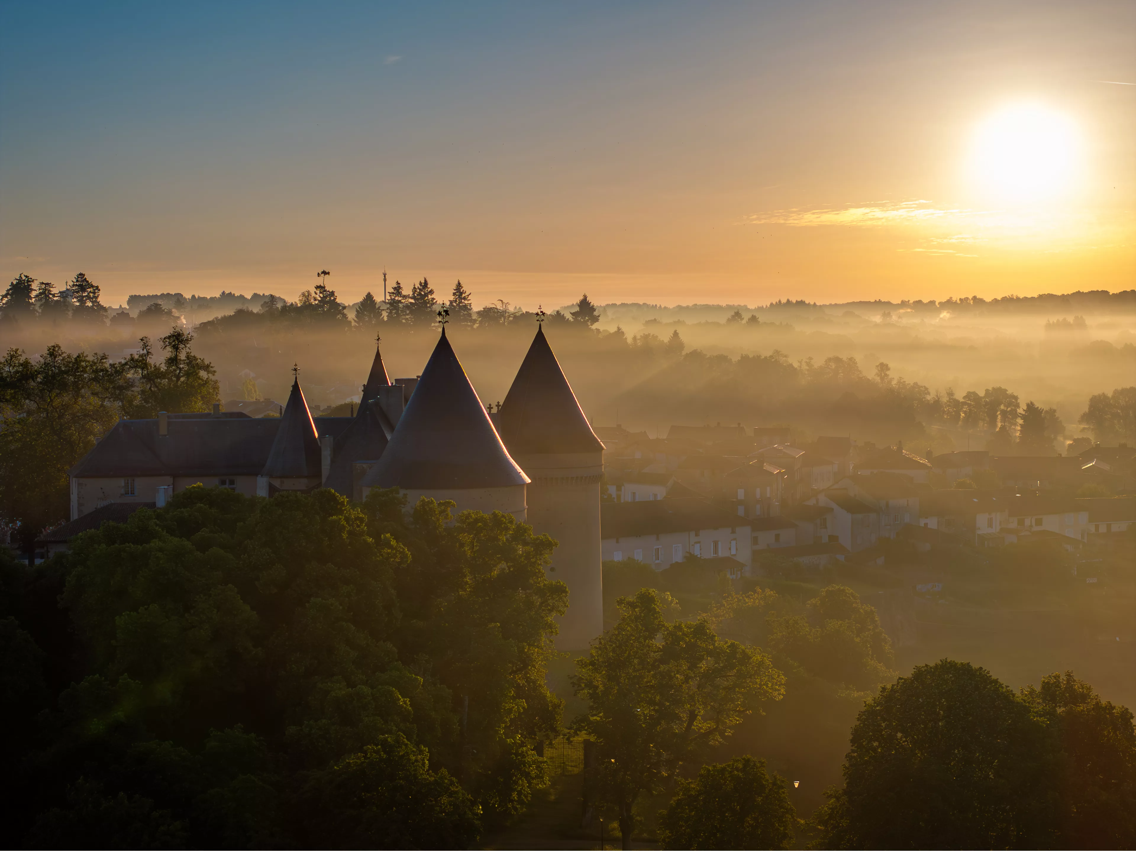 Vue extérieure du château de Rochechouart